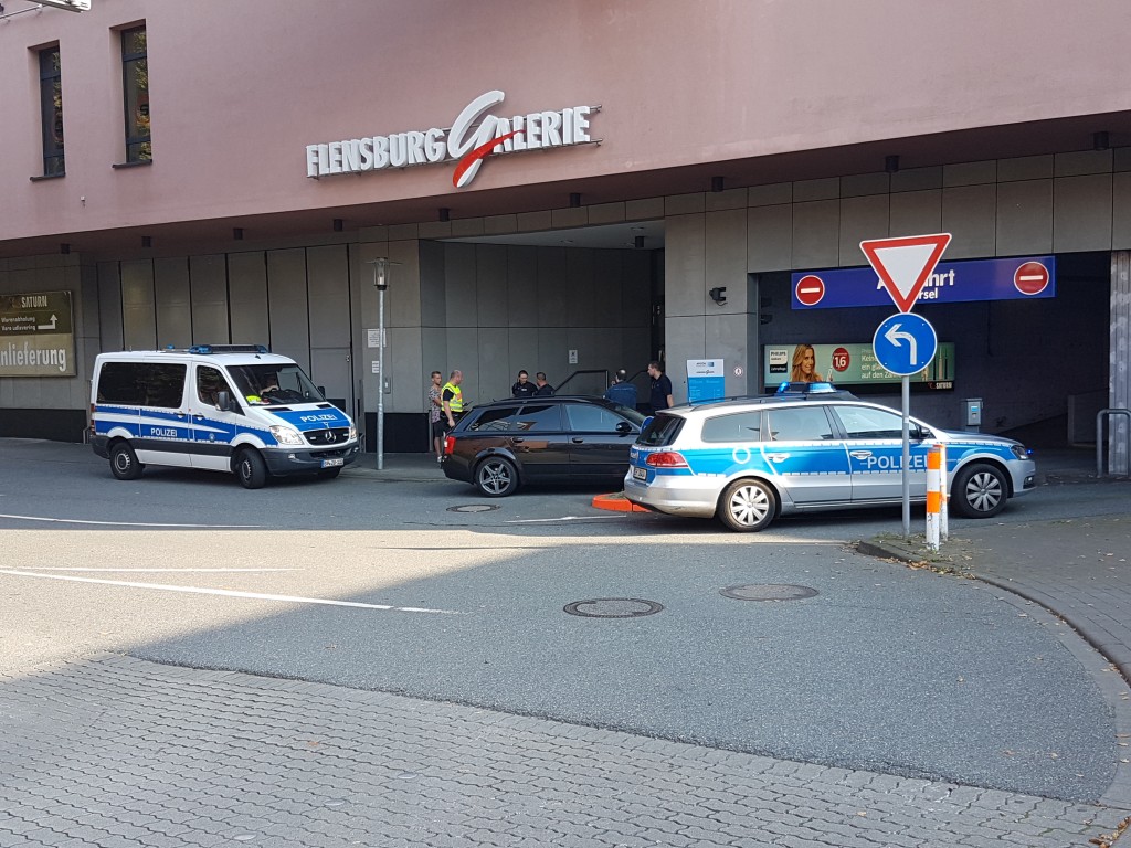 Entwarnung Nach Bombendrohung In Einkaufszentrum Frisches